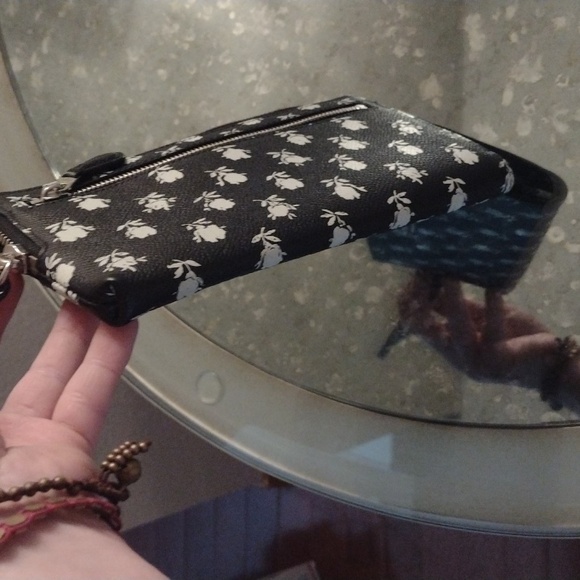 Wristlet - Picture 4 of 7